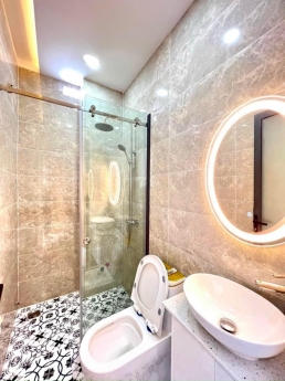Nhà Mới  khu Chợ Tân sơn - 5 Tầng- Diện Tích sàn Sử Dụng 200m2 Giá 7,7 Tỷ