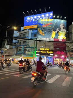 SIÊU MẪU CHÂN DÀI MẶT TIỀN TRƯỜNG CHINH NGAY NGÃ TƯ BẢY HIỀN KINH DOANH CỰC ĐỈNH 11 TỶ