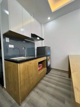 Bán nhà mới 5 tầng phố Nguyễn Văn Huyên, ô tô tránh 30m, 40m2 rộng 4m, chỉ có 4,2 tỷ