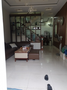 Cần nhượng lại căn nhà dt50m2 x 04 tầng, ngay sau nhà mặt đường Bùi Thị Từ Nhiên, hướng chính Đông,