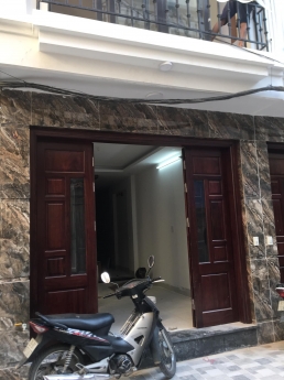 Bán nhà Hoa Bằng 35m2 5Tầng 2 thoáng - 4.75 tỷ. Nhà mới, nội thất xịn. Ôtô qua cửa