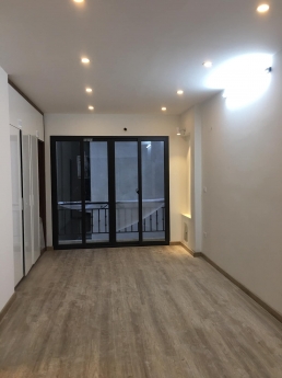 Bán nhà Hoa Bằng 35m2 5Tầng 2 thoáng - 4.75 tỷ. Nhà mới, nội thất xịn. Ôtô qua cửa