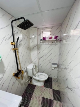 Bán nhà ngõ 5 Hoàng Quốc Việt, diện tích 38m2 xây 5 tầng, mặt tiền 3.8m giá 4.1 tỷ.