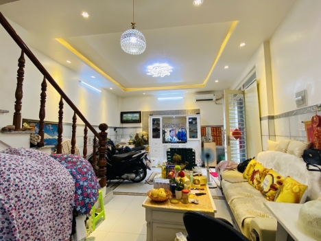 Bán nhà HXH Lạc Long Quân - Quận 11, DT 5 x10, 4 tầng, 4PN gía 6.8 tỷ