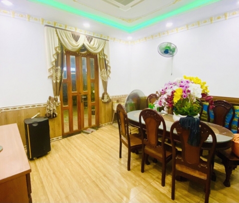 5C ra Mặt tiền Huỳnh Văn Bánh 50m2 3 tầng tặng nội thất nhỉnh 5tỷ