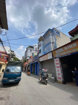 Mặt Phố Kinh Doanh Tấp Nập. Mặt Tiền Đẹp. Lộc Kinh Doanh Buôn Bán Cực Tốt.