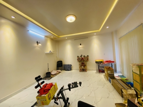 Bán nhà HXH Lạc Long Quân - Quận 11, DT 5 x10, 4 tầng, 4PN gía 6.8 tỷ