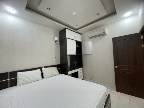 Cho thuê căn hộ rộng 50m2 tại Mường Thanh 60 Trần Phú gồm 1 phòng ngủ lớn và 1 phòng ngủ nhỏ.
