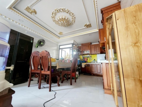 bán nhà GIÁP BÌNH THẠNH - VIEW .LANDMARK 81 - ĐỐI DIỆN GIGA MALL - 5 TẦNG - OTO NGỦ TRONG NHÀ -