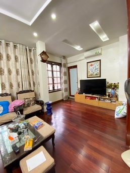 Chỉ hơn 5 tỉ xíu có ngay căn nhà đường Đồng Đen phường 13 Tân Bình để kinh doanh