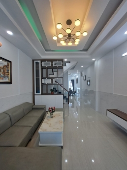 Nhà mới, đẹp ở ngay. Ô tô ngủ trong nhà, full nội thất Nhỉnh 6 tỷ