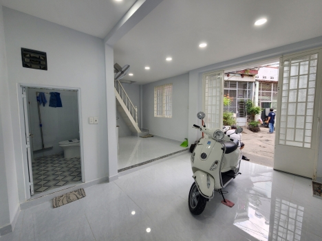 NHÀ MỚI, HẺM 3.5M, SÁT HXH, NGANG KHỦNG, GIÁ NHỈNH 3.8 TỶ TL