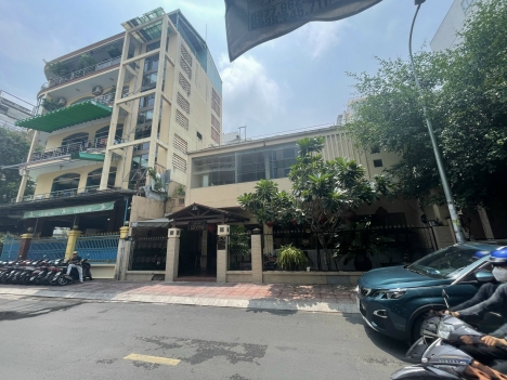 Cần Bán Nhà HXH Đường Nguyễn Trọng Tuyển,P.10, Q. Phú Nhuận, DT:7.5x25m, CN:151.7 m2, Giá: 46 Tỷ.