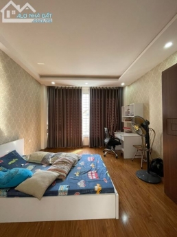 Bán nhà riêng Phạm Văn Đồng, DT 70m2, 5T, MT 4.3m, giá 6.5 tỷ, ô tô vào nhà, kinh doanh, ngõ