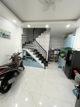 NHÀ MỚI ĐẸP, SÁT HXH, NGAY CHỢ CÂY QUÉO, GIÁ 4.65 TỶ TL