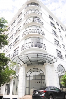 Bán Building Đường Nguyễn Trọng Tuyển,P.8, Q. Phú Nhuận, DT:8.1x24.5, CN:195 m2, HĐT: 330tr/th,