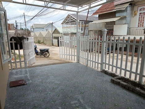 Cần bán gấp nhà mặt tiền đường Trần Anh Tông, Đà Lạt giá 3.5 tỷ