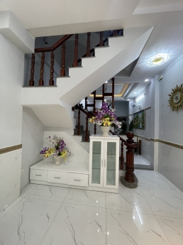Bán nhà mới 185/7/10 Phạm Văn Chiêu giá 5 tỷ 850 triệu.