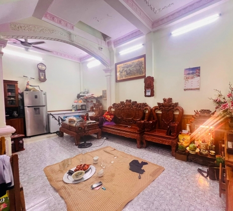 Bán nhà ngõ 68 Cầu giấy 7.4 tỷ DT 70m2 x 5T MT 5.2m, ngõ nông, 1 chủ từ đầu, giá cực tốt