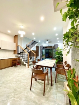 Nhà mới 80m2 x 3 tầng gần biển giá chỉ 3,x tỷ tlcc