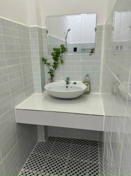 Bán nhanh căn nhà 1 trệt 3 lầu đúc thật SHR đường quang trung .GV