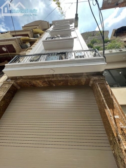 Bán nhà riêng Phạm Văn Đồng, DT 70m2, 5T, MT 4.3m, giá 6.5 tỷ, ô tô vào nhà, kinh doanh, ngõ