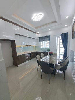 Nhà mới, đẹp ở ngay. Ô tô ngủ trong nhà, full nội thất Nhỉnh 6 tỷ