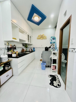 BÌNH TÂN, CHIẾN LƯỢC, HXH THÔNG, GẦN CHỢ BÌNH TRỊ ĐÔNG, TL10, 5P QUA TÊN LỬA, SỔ VUÔNG VỨC, NHÀ MỚI