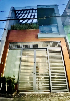 NHÀ RẤT ĐẸP NGANG HIẾM NỞ HẬU HXH GẦN LẠC LONG QUÂN