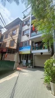 Nhỉnh 4 tỉ. Ô tô đỗ cửa. Ngõ nông. 3 bước ra đường Phạm Văn Đồng. Gần Phố