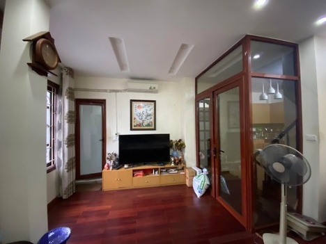 Chỉ hơn 5 tỉ xíu có ngay căn nhà đường Đồng Đen phường 13 Tân Bình để kinh doanh