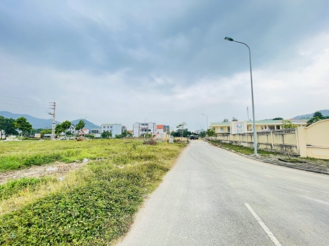 đất đô thị, đường nhựa vỉa hè rộng, lô góc 2 mặt tiền. giá chỉ 1x triệu. rẻ nhất Hà Nội