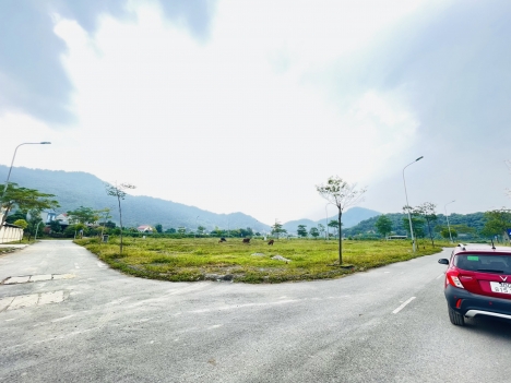 đất đô thị, đường nhựa vỉa hè rộng, lô góc 2 mặt tiền. giá chỉ 1x triệu. rẻ nhất Hà Nội