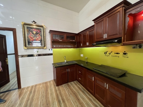 Bán nhà riêng Phạm Văn Đồng, DT 70m2, 5T, MT 4.3m, giá 6.5 tỷ, ô tô vào nhà, kinh doanh, ngõ