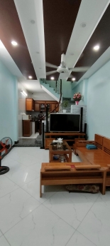 Bán gấp nhà ngõ 158 nguyến sơn. nhà 5 tầng MT 3.4 giã 4,3 tỷ long biên