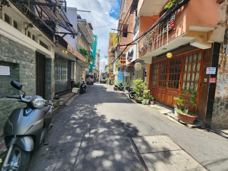 NHÀ MỚI, HẺM 3.5M, SÁT HXH, NGANG KHỦNG, GIÁ NHỈNH 3.8 TỶ TL