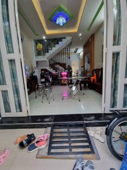 chính chủ bán nhà 4.5x11,5,2 lầu,4pn,3wc,hem xe hoi phí 70 triệu!