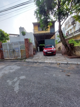 Bán đất  và  kho - 152 m2 - Phố Ngọc Trì - Cổ Linh Long Biên ;  XD văn phòng và nhà ở đẹp.