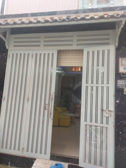 HẺM XE Ô TÔ LÝ THUYẾT THẲNG  MỘT TRỤC  LÊ VĂN THỌ NHÀ MỚI SẠCH, CHẮC CHẮN.