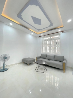 BÁN NHÀ 2 TANG GẦN HIM LAM QUẬN 7 NGANG 7M GIÁ NHỈNH 5 TỶ