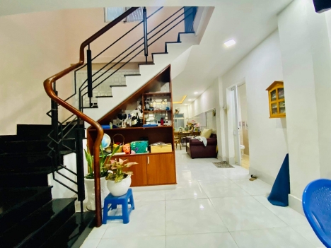 Bán nhà để trả nợ Đường Bạch Đằng, P.15, Bình Thạnh. Dt: 4,9mX21m. Giá 10,2 tỷ