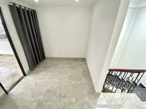 Nhà 5 tầng 40m, LÔ GÓC, đường NGÔ GIA TỰ cạnh nút giao CẦU CHUI, thông sang VŨ ĐỨC THẬN.