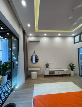 Phố Ngọc Khánh  (Ba Đình) Bán Nhà 4 Tầng - 35m2 mt: 4.5m NHÀ MỚI 3 NGỦ nhỉnh 4 tỷ