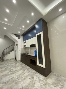 Nhà 5 tầng 40m, LÔ GÓC, đường NGÔ GIA TỰ cạnh nút giao CẦU CHUI, thông sang VŨ ĐỨC THẬN.