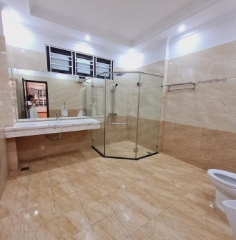 bán nhà phố Trần Quốc Hoàn kinh doanh - ô tô vào nhà 40m2 x 5T MT 3.8mm giá 7.5 tỷ Cầu Giấy