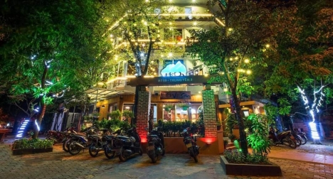 Mặt Phố Quán Thánh Bán Nhà 3 tầng Lôc góc mặt tiền: 12m, 42/60m2 sổ riêng siêu hiếm giá: 26 tỷ