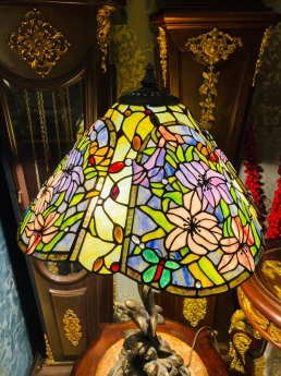 Giao lưu e đèn tiffany cá heo mỹ