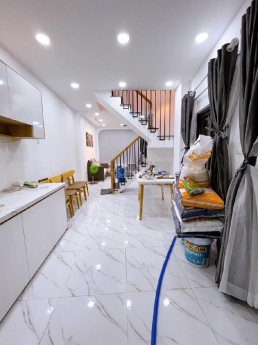 Nhà đẹp Lê văn sỹ, 2 lầu đúc, xe hơi tới nhà, chi 4,5 tỷ