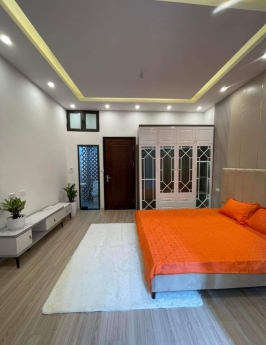 Phố Ngọc Khánh  (Ba Đình) Bán Nhà 4 Tầng - 35m2 mt: 4.5m NHÀ MỚI 3 NGỦ nhỉnh 4 tỷ