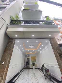 CHÂN DÀI MẶT NGÕ GIÁP BÁT- Ô TÔ- KD- THANG MÁY-THOÁNG TRƯỚC SAU- NHÀ MỚI !!! 

Diện tích: 77m2*6